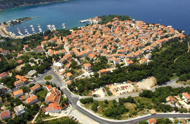 Apartment Lorna & Igor Zuvic Omišalj المظهر الخارجي الصورة
