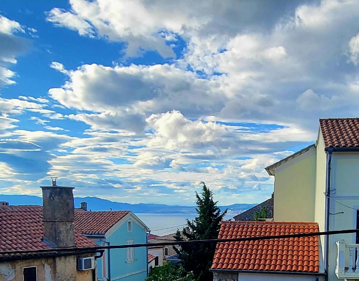 Apartment Lorna & Igor Zuvic Omišalj المظهر الخارجي الصورة
